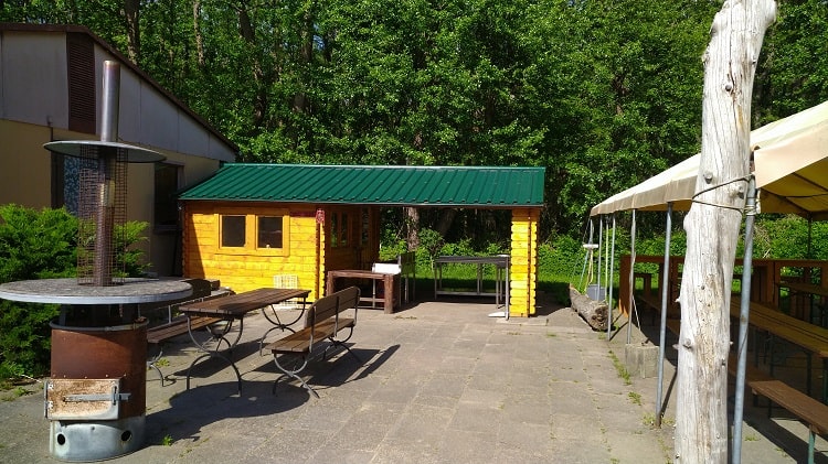 Grillplatz mit Grillhütte und Außenküche
